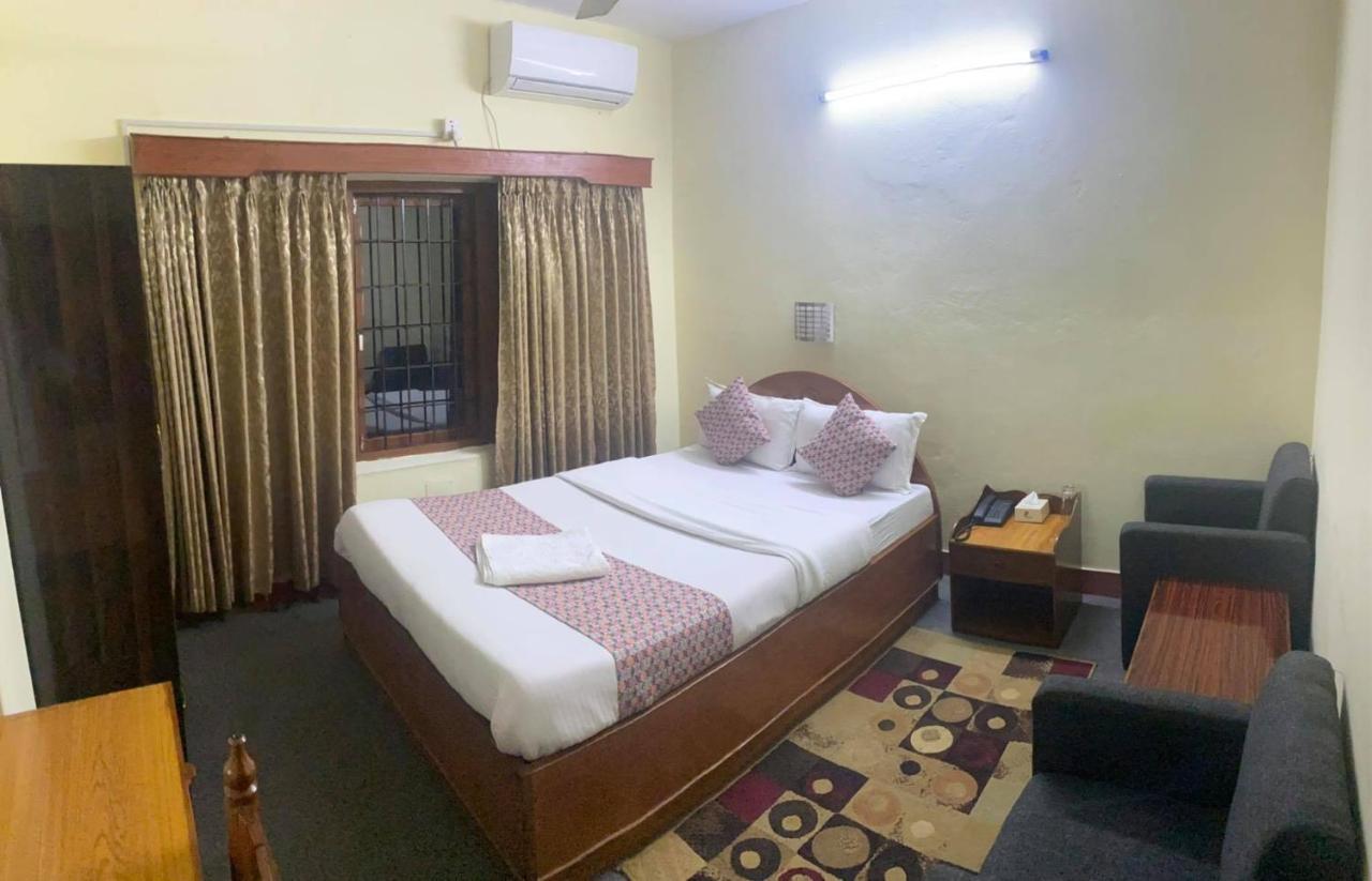Hotel Blue Magnet Pokhara Luaran gambar