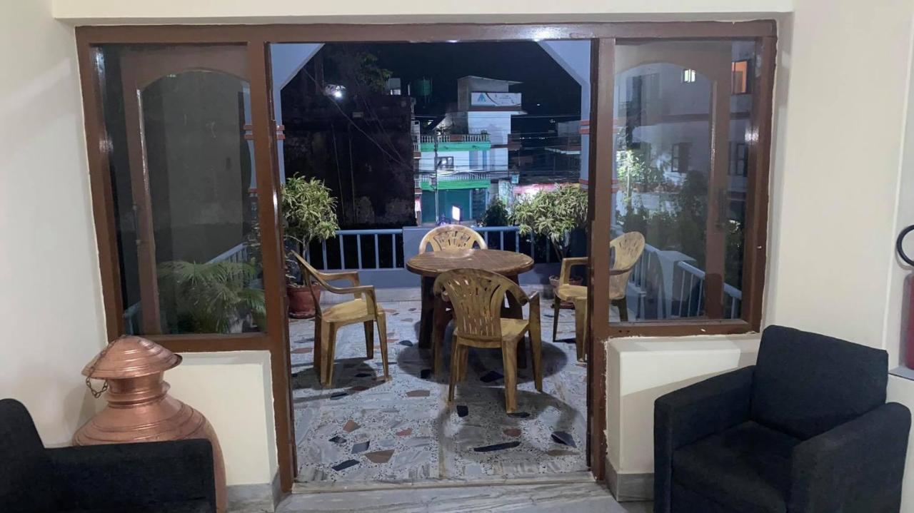 Hotel Blue Magnet Pokhara Luaran gambar